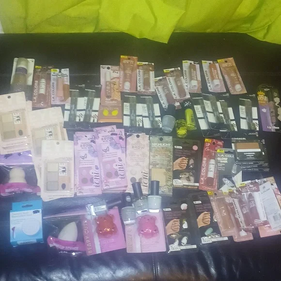 Assorted Makeup Collection Set - Picture 1 of 2